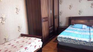 Гостевой дом Guest House Temur Sujashvili Степанцминда Трехместный номер с общей ванной комнатой-3